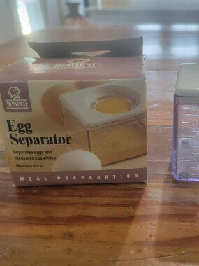 Rowoco Egg Separator Measuring Cup with Lid 9 oz. Meal Preparation Kitchen Vtg